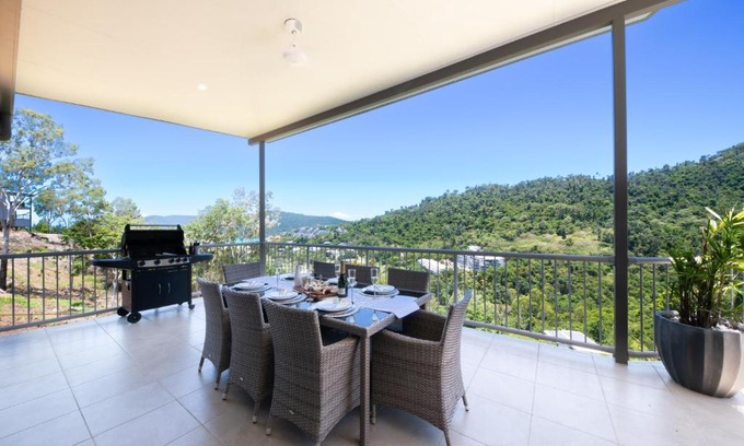 Airlie Beach House | Mountain View On Airlie