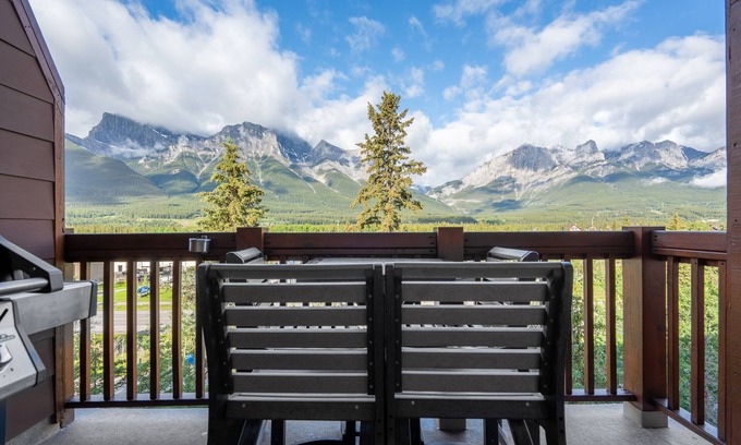 Canmore Condo | Mountain View Penthouse with Hot Tubs - 2 King Beds with Queen Sofa