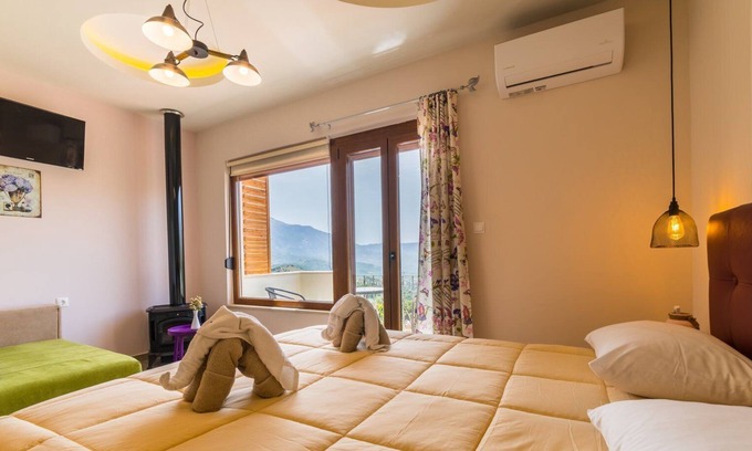Thronos Bed & Breakfast | Mountain View Room for 4 people