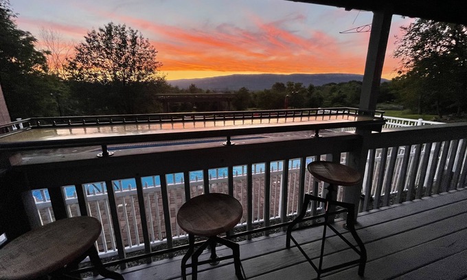 Gardiner House | Mountain View Vacation Home