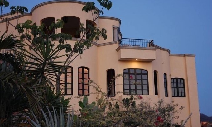 La Manzanilla Apartment | Mountain View Villa Capturing Pacific Breezes