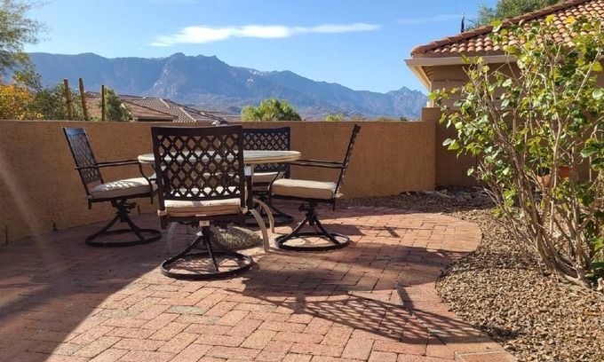 Saddlebrooke House | Mountain Views from Front and Back Patios