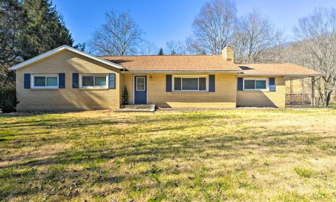 Dellslow House | Mountaineer Retreat - 5 Mi to WV University!