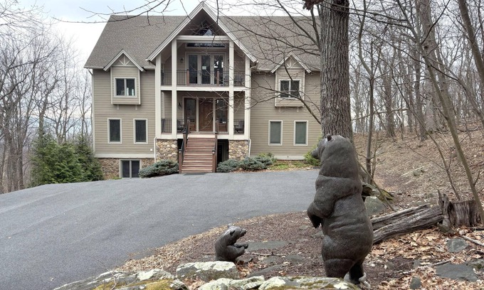 Nellysford House | Mountaintop Lodge with Wintergreen Advantage