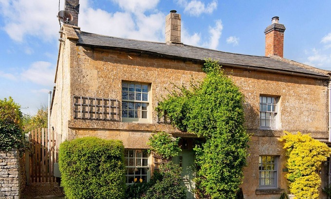 Longborough Cottage | Mouse Manor - pet friendly, Longborough near Stow-on-the-Wold