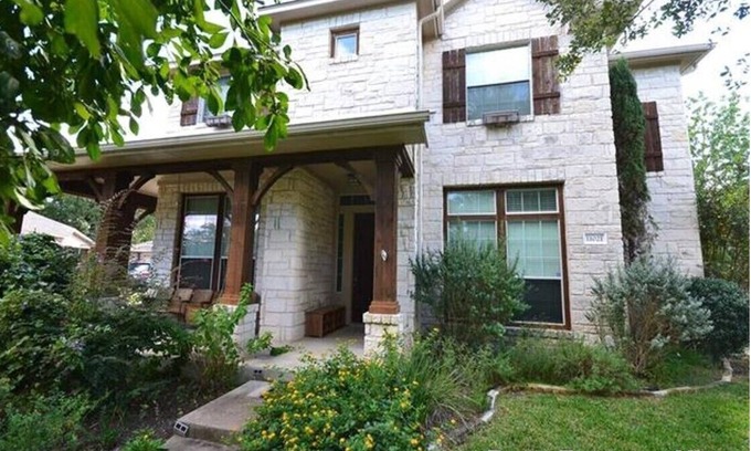 Circle C Ranch House | MOVE-IN READY/4BR/3.5BA/GREAT SCHOOLS/QUIET STREET/LOVELY NEIGHBORHOOD