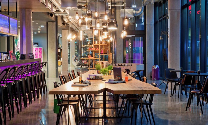 Leinfelden-Echterdingen Hotel | MOXY Stuttgart Airport/Messe