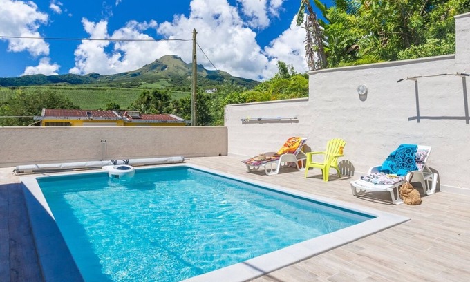 Saint-Pierre Apartment | Alpinia - Appt avec piscine partagée