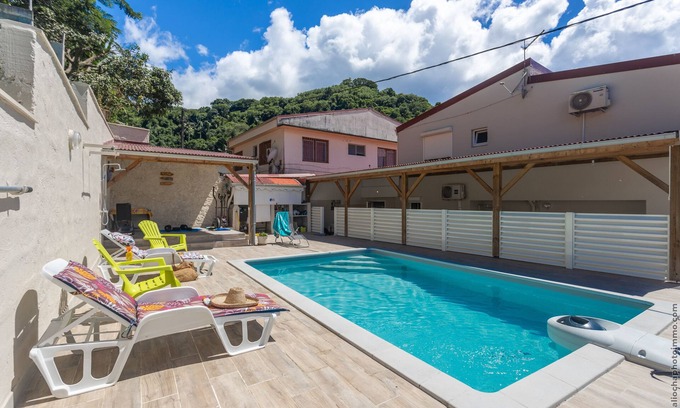 Saint-Pierre Apartment | Heliconia - Appt avec piscine partagée