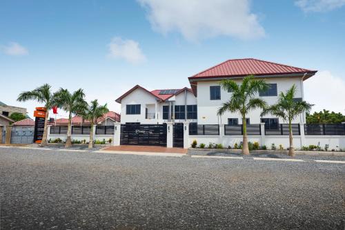 Prampram Hotel | MQE SkyLodge Hotel