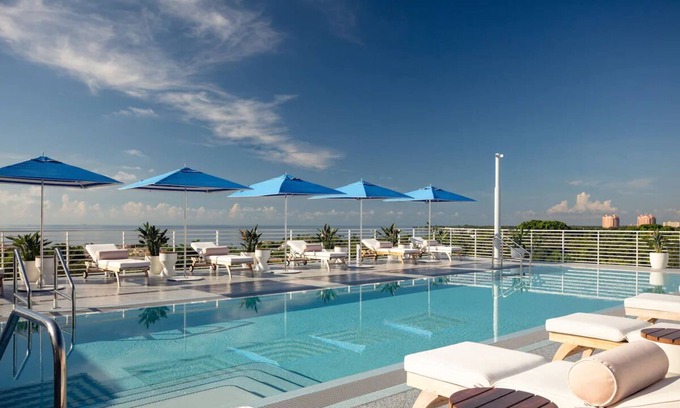 Coconut Grove House | Mr. C Miami Coconut Grove, C Suite with Rooftop Pool and Beach Access
