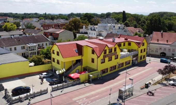 Himberg Hotel | Mr.Liao Hotel