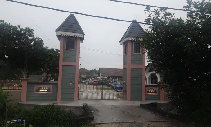 Merbau Sempak House | MRI Residence - Homestay in Sg Buloh with Swimming Pool - No Pork&Alcohol Allowed