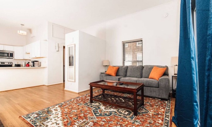 Mount Adams Apartment | Mt. Adams 2BR Great Location! Steps from Monastery