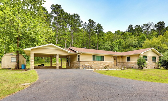 Mount Ida House | Mt Ida Home w/Patio: 11 Mi to Lake Ouachita!