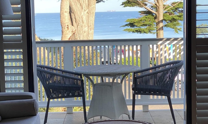 Mount Martha Apartment | Mt Martha Villas Eagle Suite Stunning Beachfront Accommodation