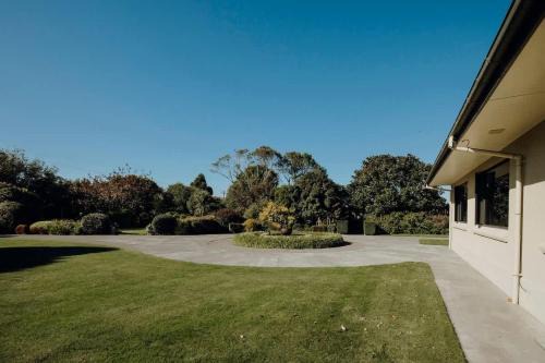 Okaiawa Apartment | Mt Taranaki Vista - rural escape with scenic views