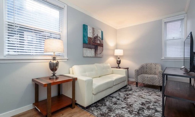 Old Town Apartment | MTM Fully Furnished Rental in Old Town - 2 beds