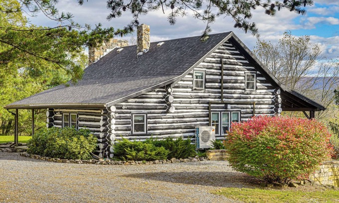 Oakland Mills Cabin | Mtn-View Mifflintown Cabin Near Hiking Trails!