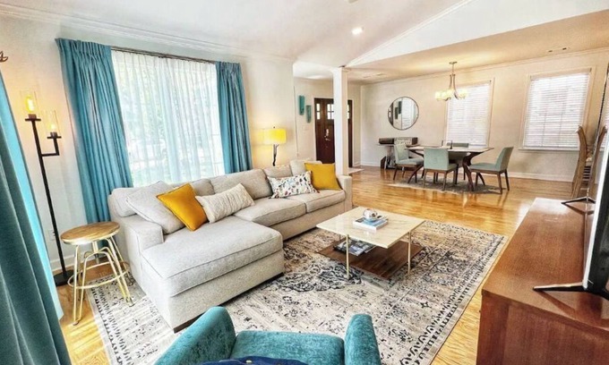 Heights House | MULBERRY HOUSE in the Heart of the Heights