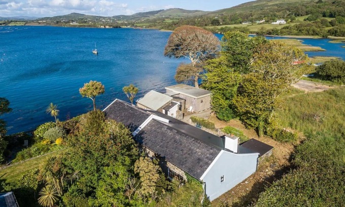 Dunbeacon House | Mulroe Cove - The Boathouse, Fisherman's Lane
