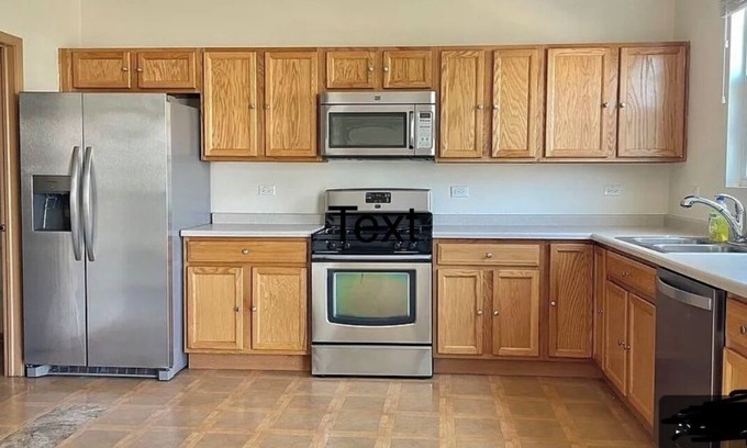 Romeoville House | Multistory townhouse with walking distance from Starbucks, Pizza Hut & Walmart.