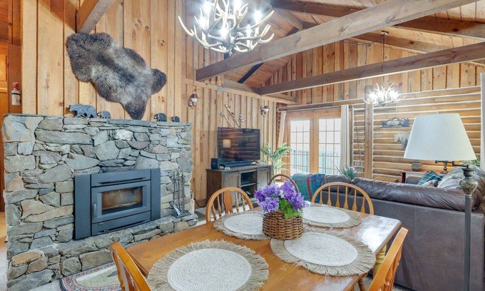 Unaka Cabin | Murphy Cabin w/Views < 1 Mi to Hiwassee Lake!