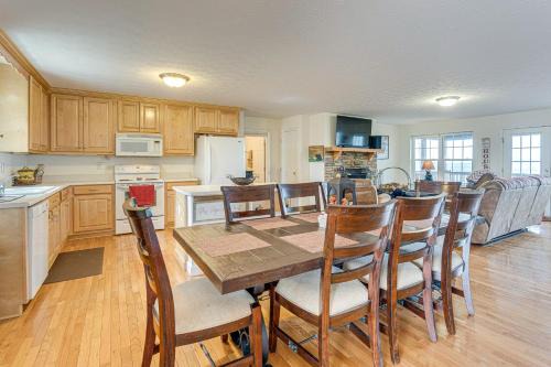 Unaka House | Murphy Home with Mountain View 15 Mi to Ocoee River