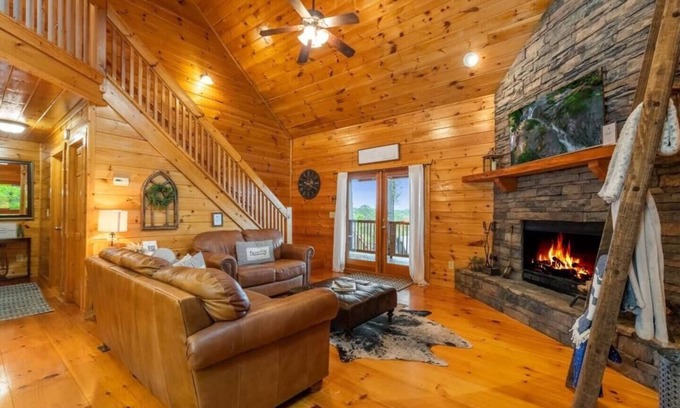 Ellijay Cabin | *Muses Lodge*$Views|Ellijay|Relax|Fire Pit|Hot Tub