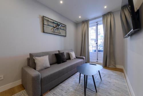 Embajadores Apartment | Museum area atocha 3BR 2BTH
