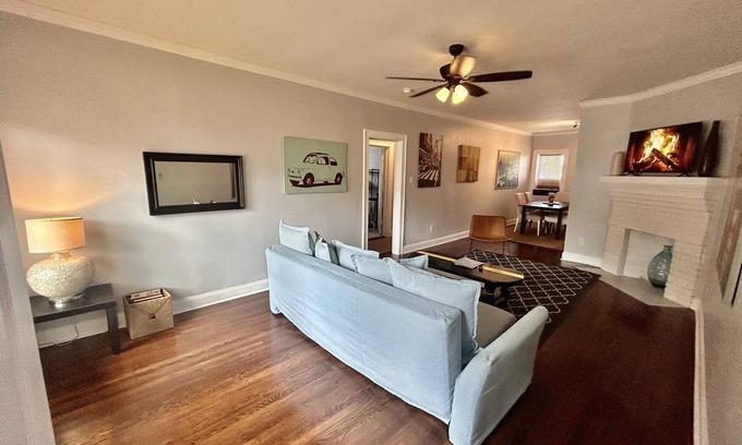 South Central Houston Apartment | Museum Dist - Comfy 2Br - FREE Park - 5StarHost