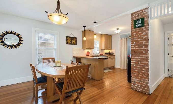 Martinez Park House | Music, Dining, CSU, Tasty Beer, Shopping and Sunshine!