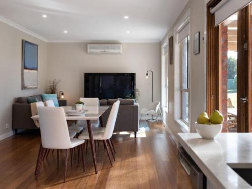 Muskvale House | Musk Vale Villa - dog friendly, 5 mins to town