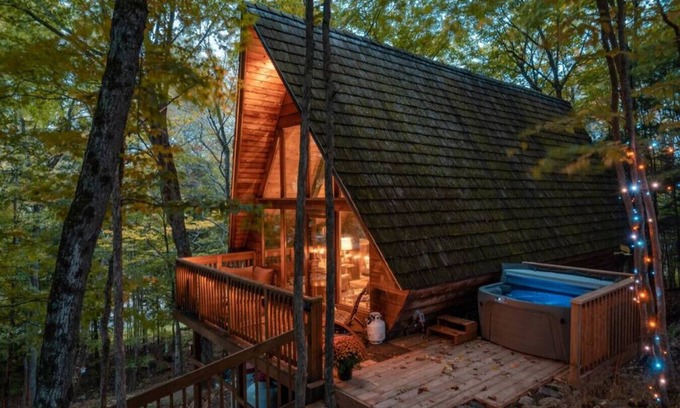 Huntsville Cabin | Muskoka A-Frame: Hot Tub, Pet Friendly, Near Beach