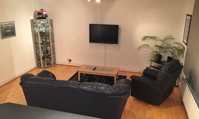 Walton-on-Thames Apartment | My clean one bedroom apartment in beautiful Surrey!