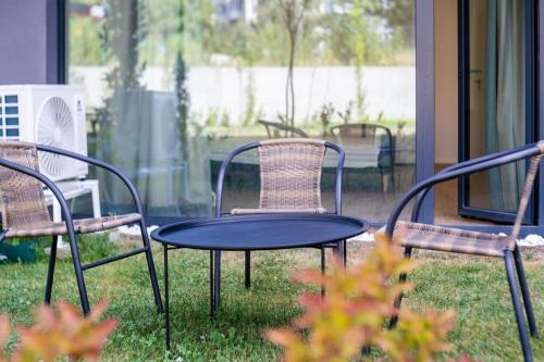 Studentski Grad Apartment | Mycampus 1 bdrm, stay 4, free parking, garden, self check-in