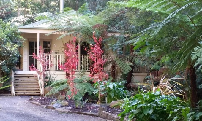 Healesville Bed & Breakfast | Myers Creek Cascades Luxury Cottages
