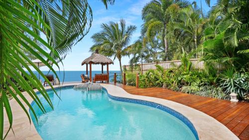 Holloways Beach Villa | Mylara Beachfront Holiday Home