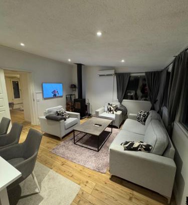 Orebro County House | Mysig stuga i Nävesta