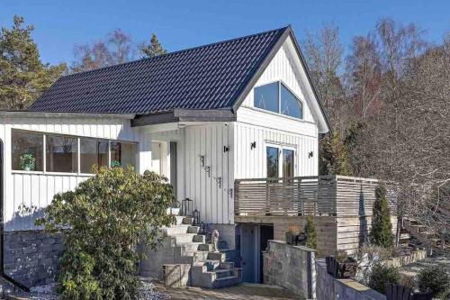 Olofstorp Villa | Mysigt hus med natur & jacuzzi i Olofstorp