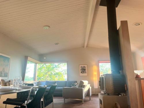 Ytterbystrand House | Mysigt sommarhus med havsutsikt och bastu