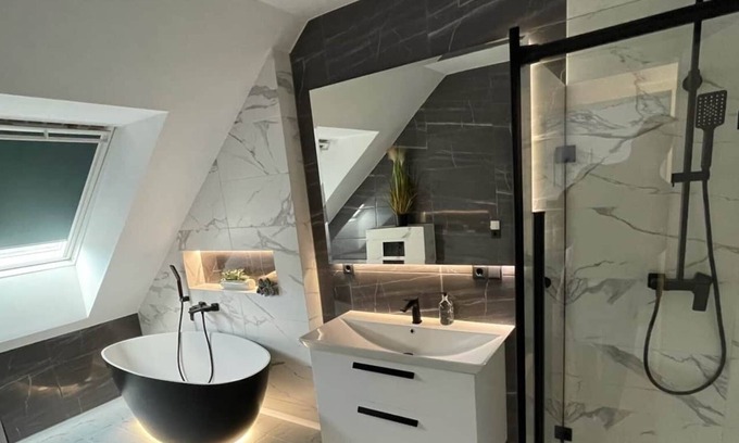 Mueggelheim Apartment | MYSTAY 92m2 Stylish and Bright Apartment with 3 Bedrooms