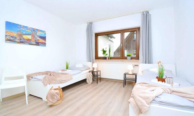 Simonshofen Apartment | Nü10 - Schöne Ferienwohnung mit Balkon in Lauf an der Pegnitz bei Nürnberg, 100qm, 3 Zimmer, Max. 5 Personen