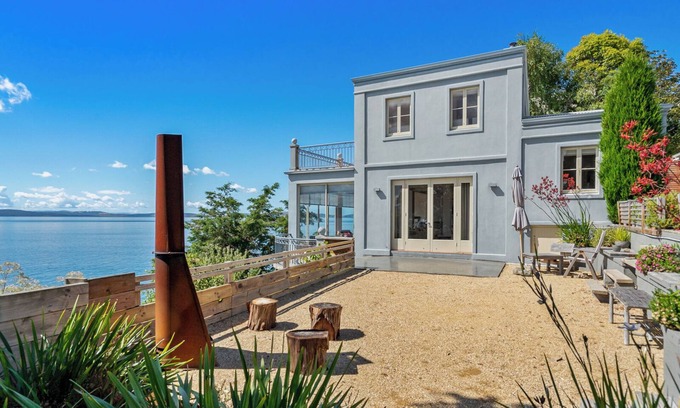 Sandy Bay House | n'Hakari' is a light filled, waterfront, spacious and serene home.nnnnn