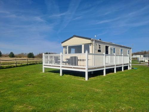 Winestead Resort | N & V Caravan Sand le mere