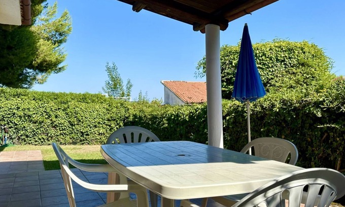 Villaggio Taunus Apartment | N081 - Numana, villa with garden
