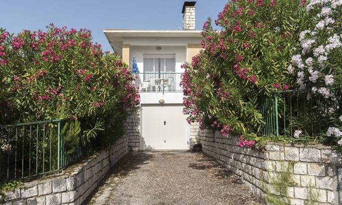 Villaggio Taunus Apartment | N122 - Numana, delightful single villa with garden