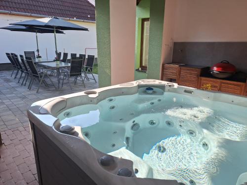 Dolni Bojanovice House | Na Sedmnáctce - s vířivkou