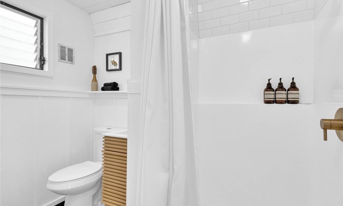 Oak Shores House | Naci Nest - Charming 2 bedroom plus loft Lake View home at Lake Nacimiento