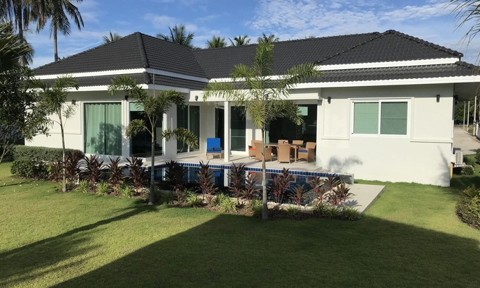 Sam Roi Yot Villa | Nakhon Beach Villa: your private paradise that will embrace you like a dream